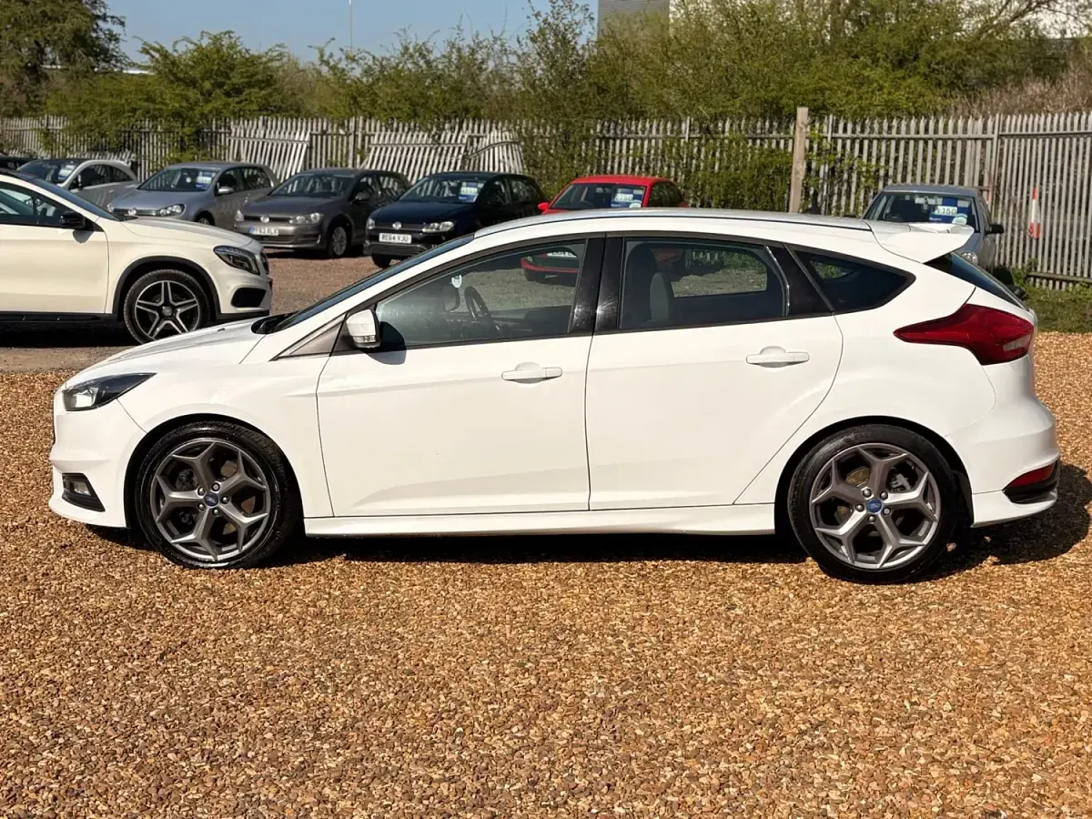 Usado Ford Focus ST 250 HP (183 kW) 2015 Branco Citadino