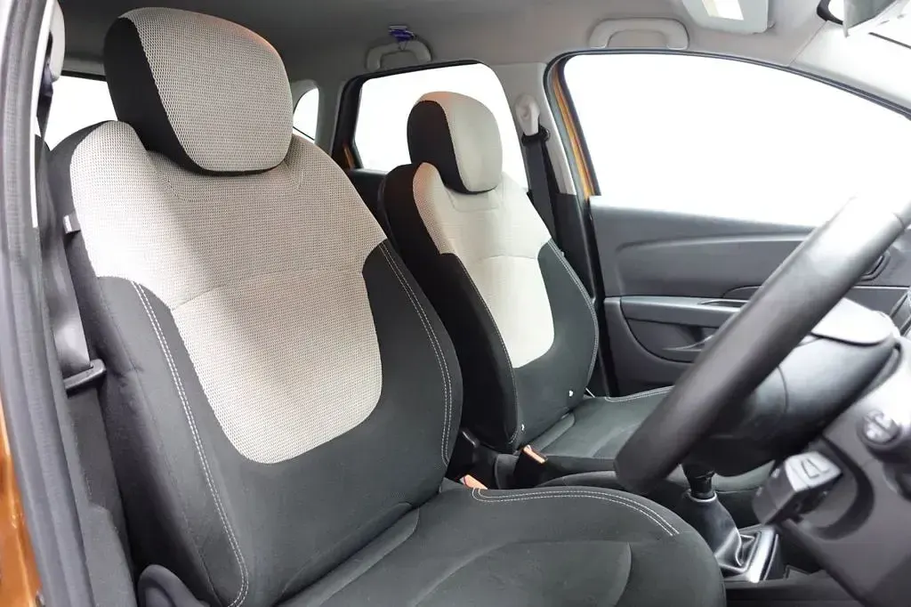 Used Renault Captur Iconic 90 HP (66 kW) 2019 Orange SUV