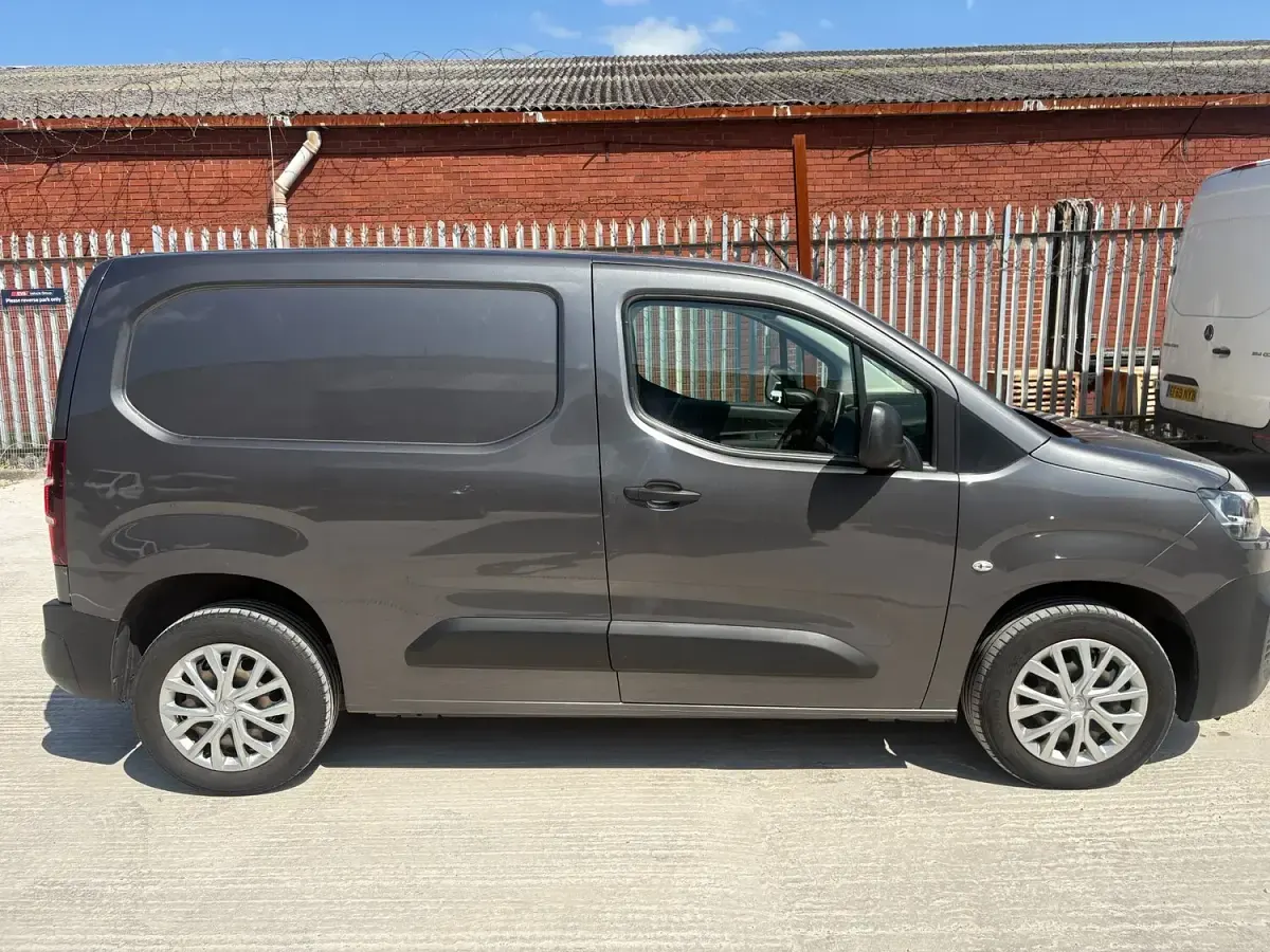 Used Citroën Berlingo 100 HP (73 kW) 2022 Grey MPV