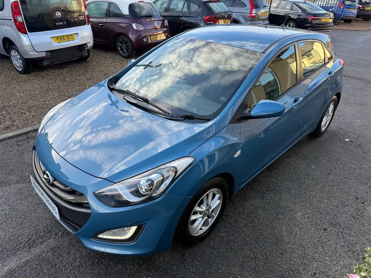 Used Hyundai i30 Active 100 HP (73 kW) 2013 Blue Hatchback