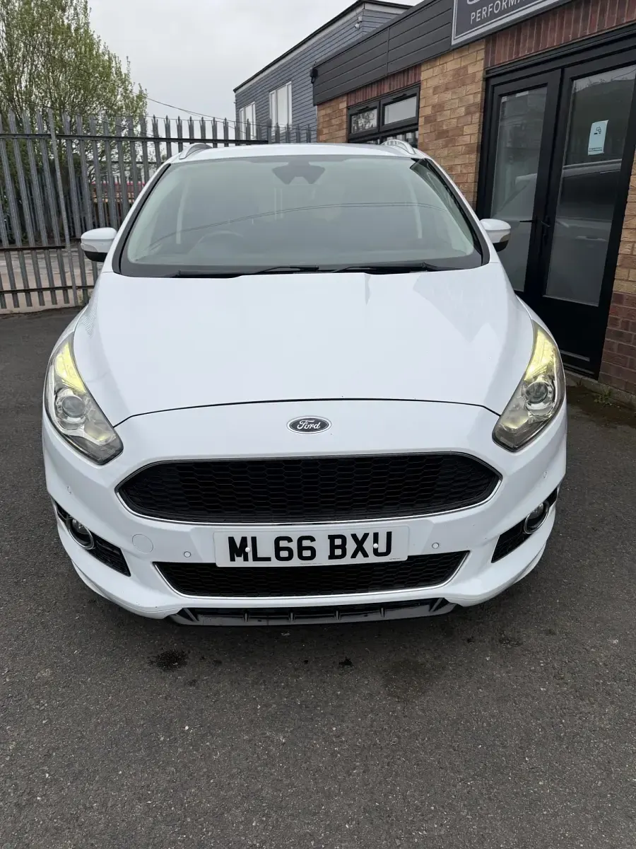 Usado Ford S-MAX Sport 180 HP (132 kW) 2016 Branco Monovolume