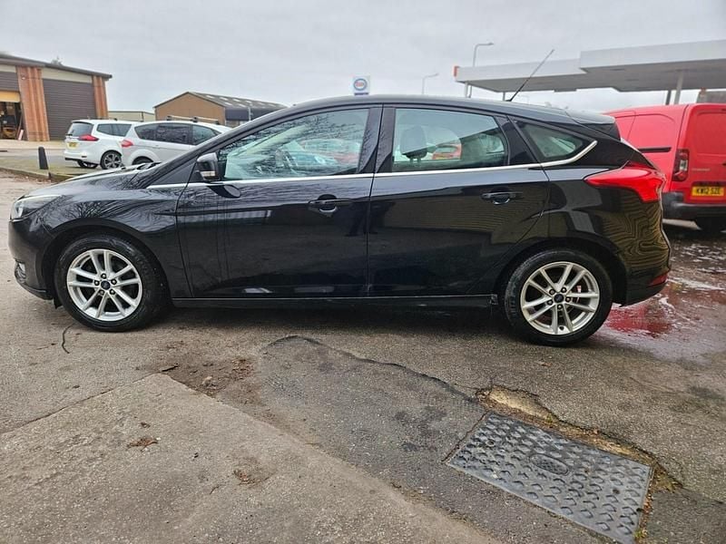 Used Ford Focus Zetec 120 HP (88 kW) 2015 Black Hatchback