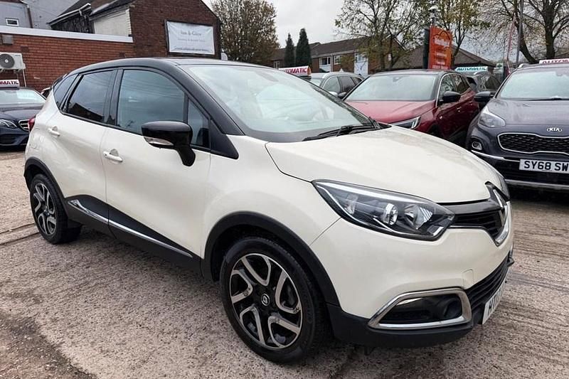 Cream/black Used 2017 Renault Captur Dynamique SUV | £7,790 (Fair price) - Image 1/1