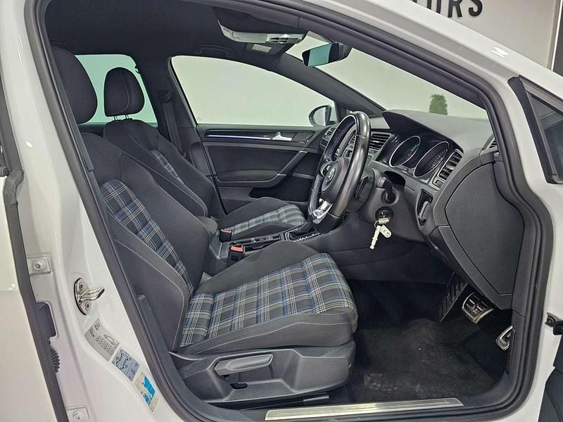 Used VW Golf VII GTE 204 HP (150 kW) 2016 White Hatchback