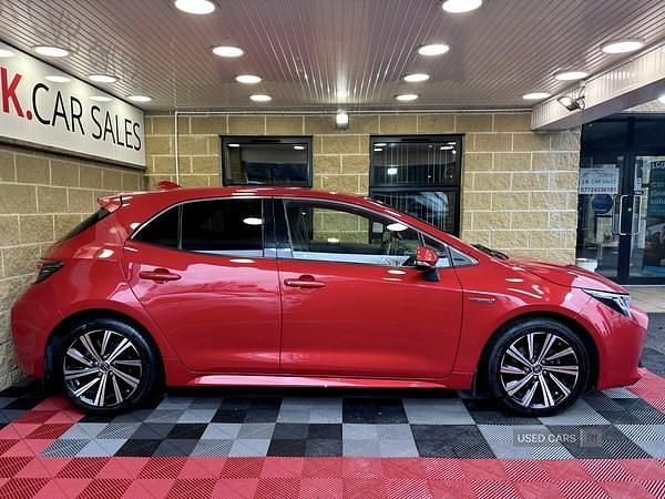 Used Toyota Corolla Design 122 HP (89 kW) 2021 Red Hatchback