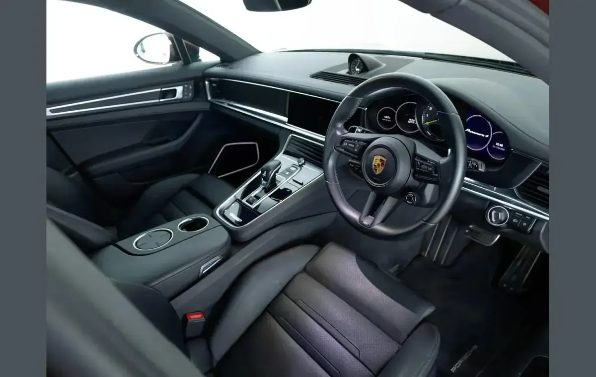 Used Porsche Panamera Platinum Edition 456 HP (335 kW) 2022 Red Hatchback