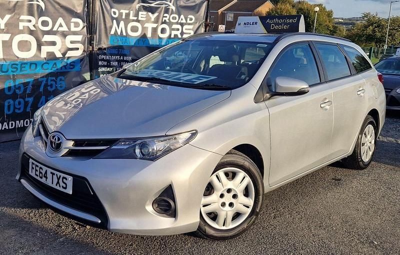 Silver Used 2014 Toyota Auris Active Estate | £4,495 (Good price) - Image 1/4