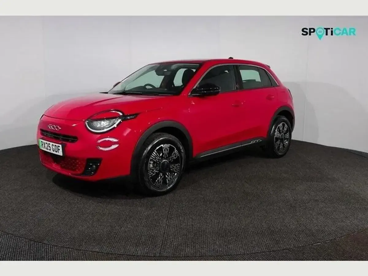 Used Fiat 600E Red 113 kW (154 HP) 2025 Red SUV