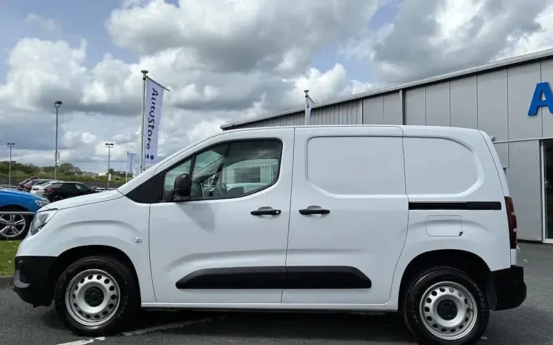 Used Vauxhall Combo 101 HP (74 kW) 2023 MPV
