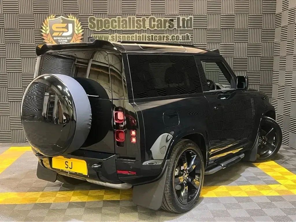 Usado Land Rover Defender SE Dynamic 2025 Preto SUV