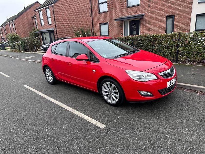 Red Used 2012 Vauxhall Astra Active Hatchback | £1,595 (Good price) - Image 1/4