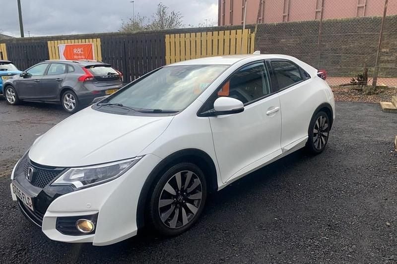 Used Honda Civic SE Plus 142 HP (104 kW) 2015 White Hatchback