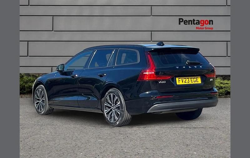 Used Volvo V60 Core 161 HP (118 kW) 2023 Black Estate