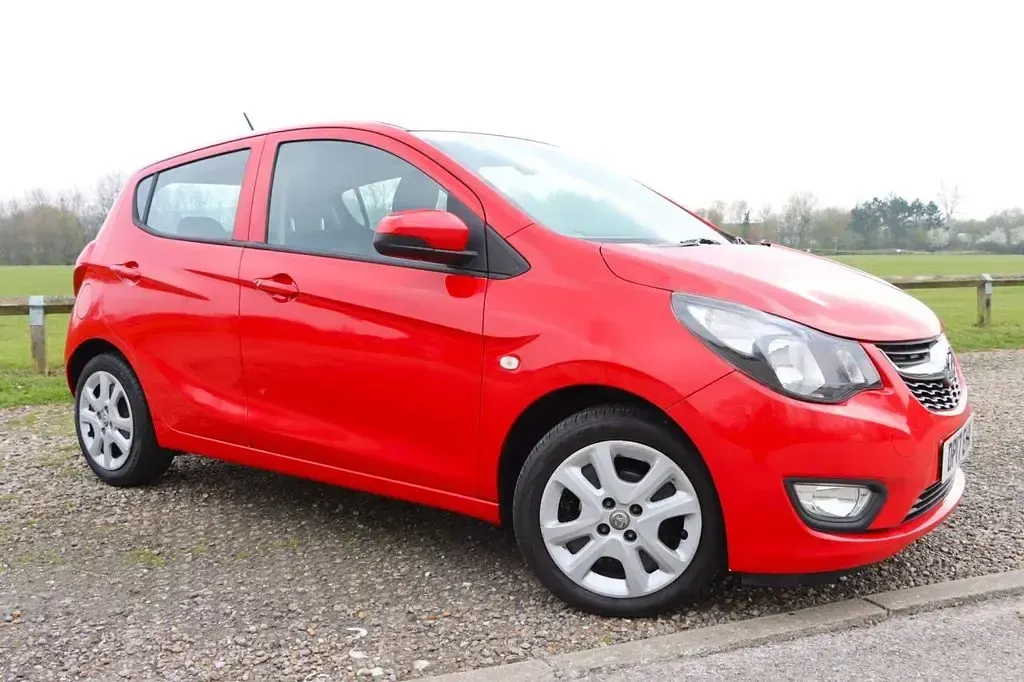 Used Vauxhall Viva 75 HP (55 kW) 2017 Red Hatchback