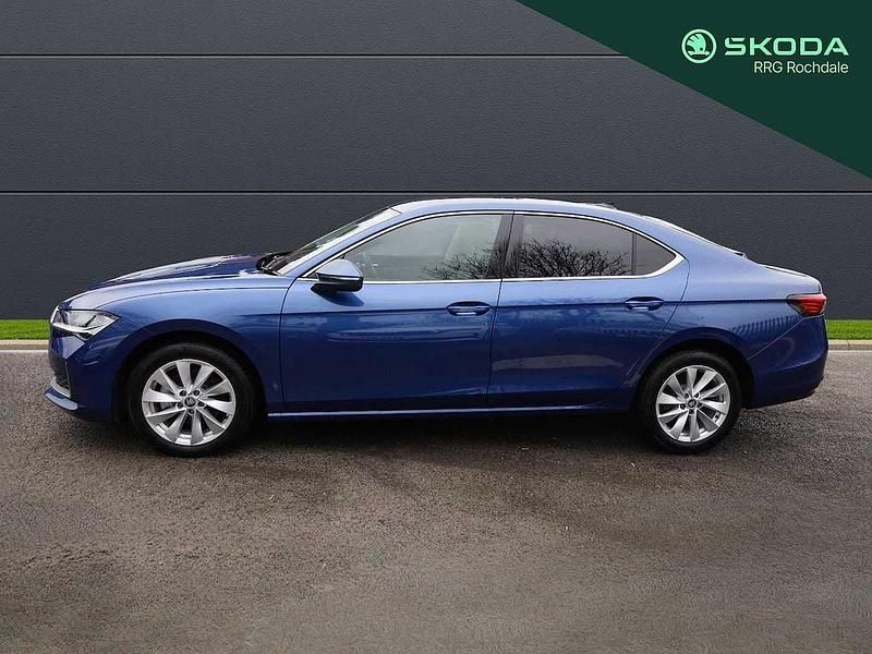 Usado Skoda Superb SE Technology 110 CV (80 kW) 2025 Azul Utilitario