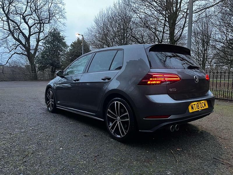 Begagnad VW Golf VII GTD 184 HK (135 kW) 2018 Grå Halvkombi