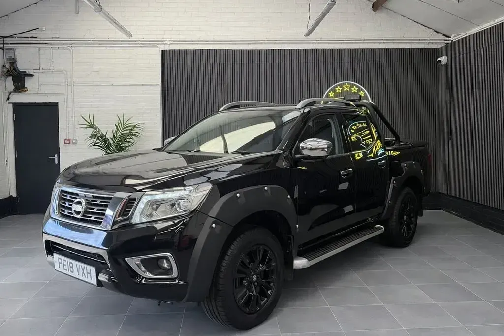 Used Nissan Navara Tekna 190 HP (139 kW) 2018 Black Pickup