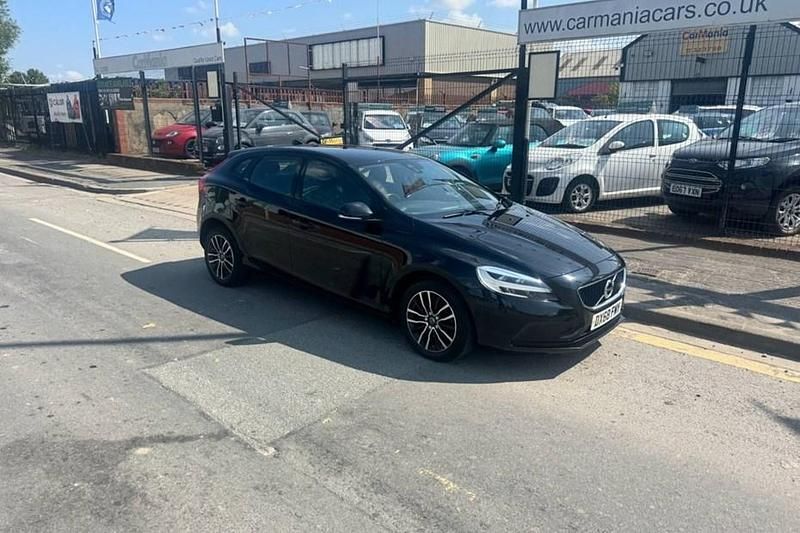 Black Used 2018 Volvo V40 Momentum Estate | £7,995 (Fair price) - Image 1/1