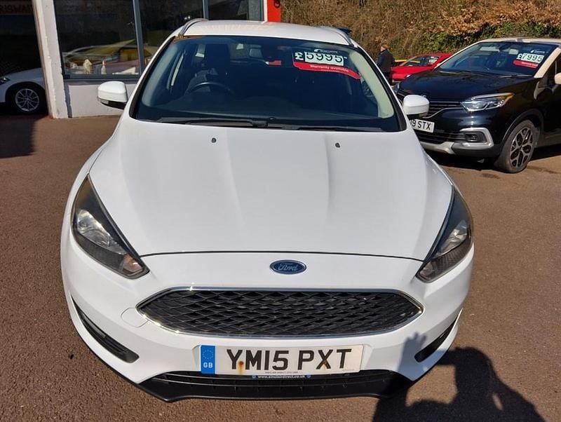 Begagnad Ford Focus Zetec 120 HK (88 kW) 2015 Vit Kombi