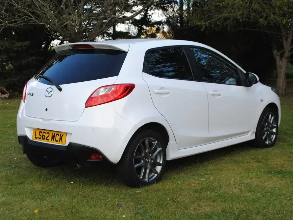 Usado Mazda 2 Edition 84 HP (61 kW) 2012 Branco Citadino