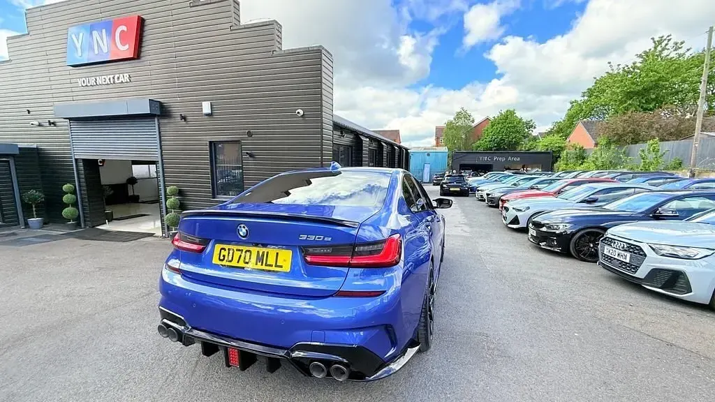 Begagnad BMW 330e M Sport 2020 Blå Sedan