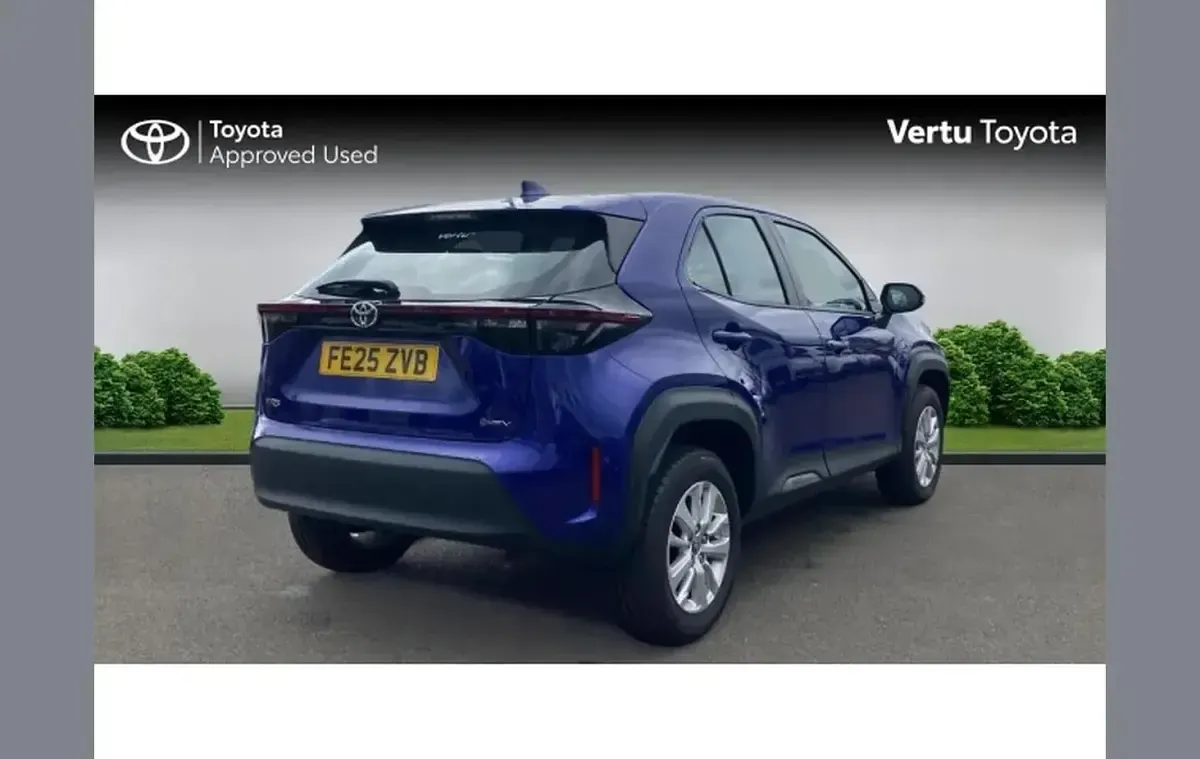 Used Toyota Yaris Cross 113 HP (83 kW) 2025 Blue SUV