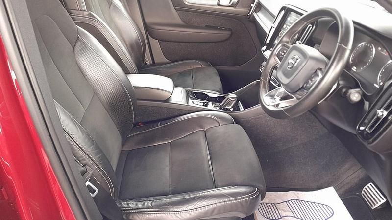 Used Volvo XC40 R-Design 150 HP (110 kW) 2019 Red SUV