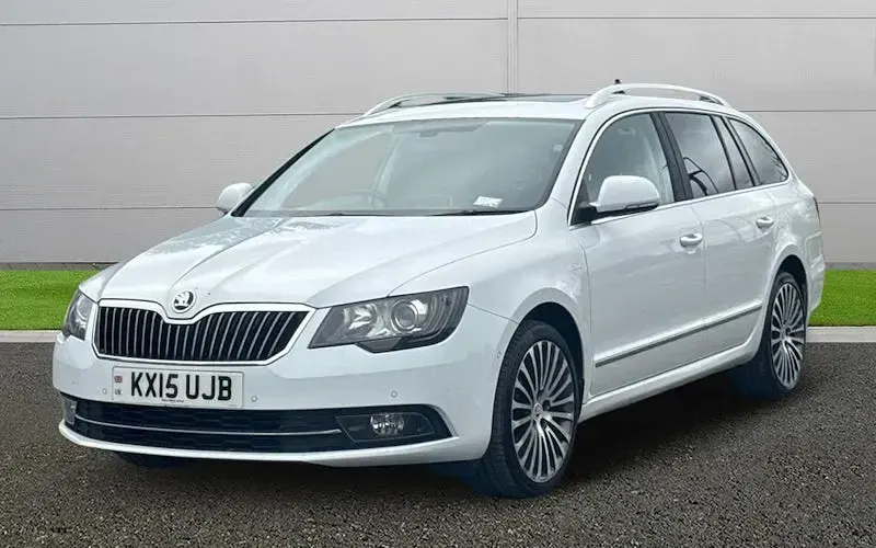 Used Skoda Superb 170 HP (125 kW) 2015 White Estate