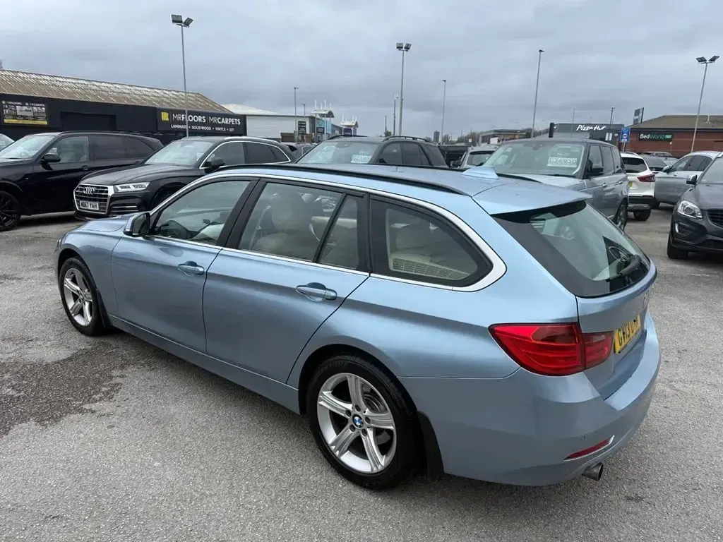 Gebraucht BMW 320 Comfort Edition 184 PS (135 kW) 2013 Blau Kombi