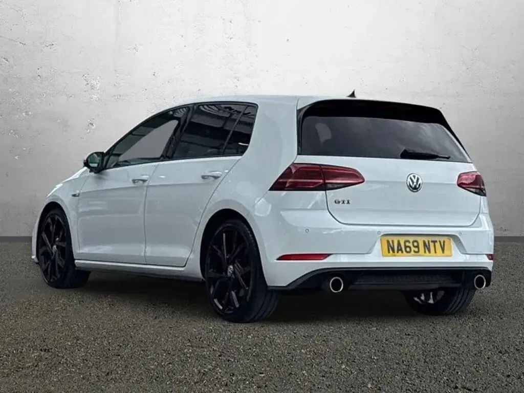 Used VW Golf VII GTI 245 HP (180 kW) 2019 White Hatchback