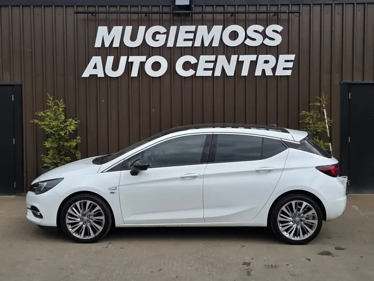 Second-hand Vauxhall Astra Edition 2021 Alb Hatchback