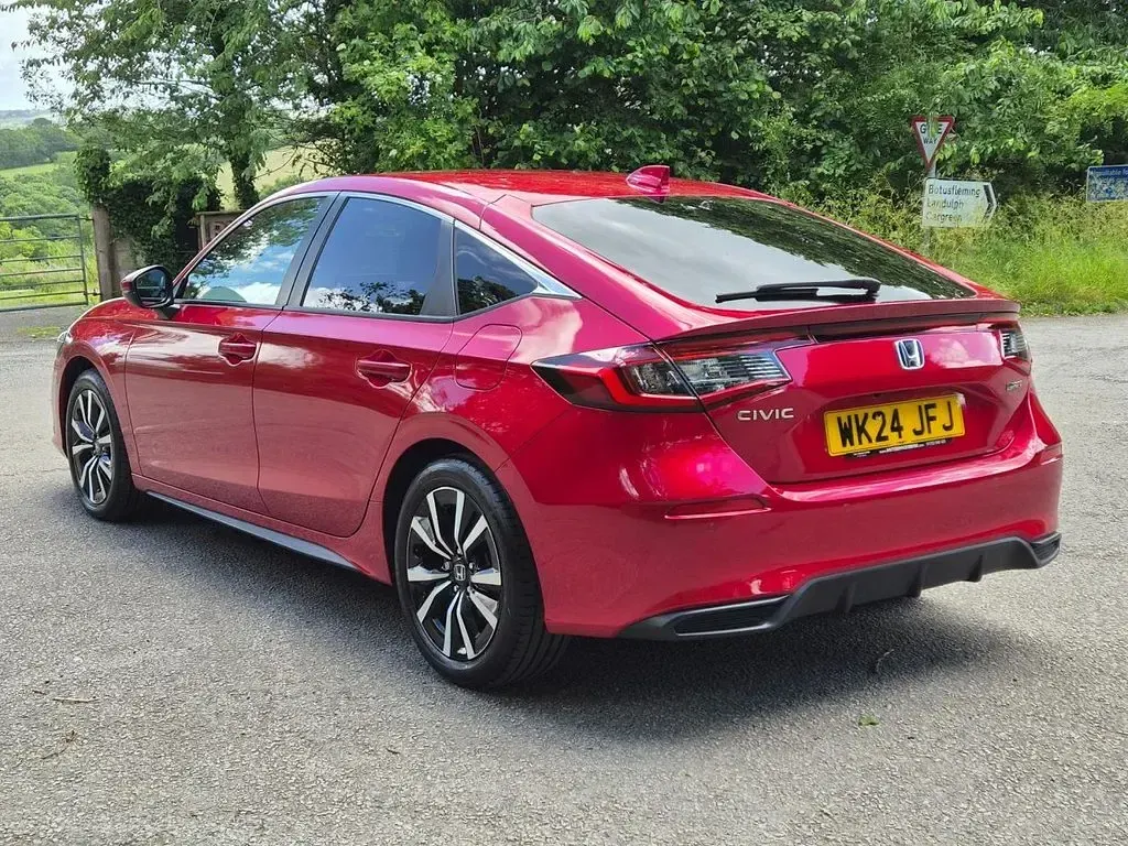 Used Honda Civic Elegance 184 HP (135 kW) 2024 Red Hatchback