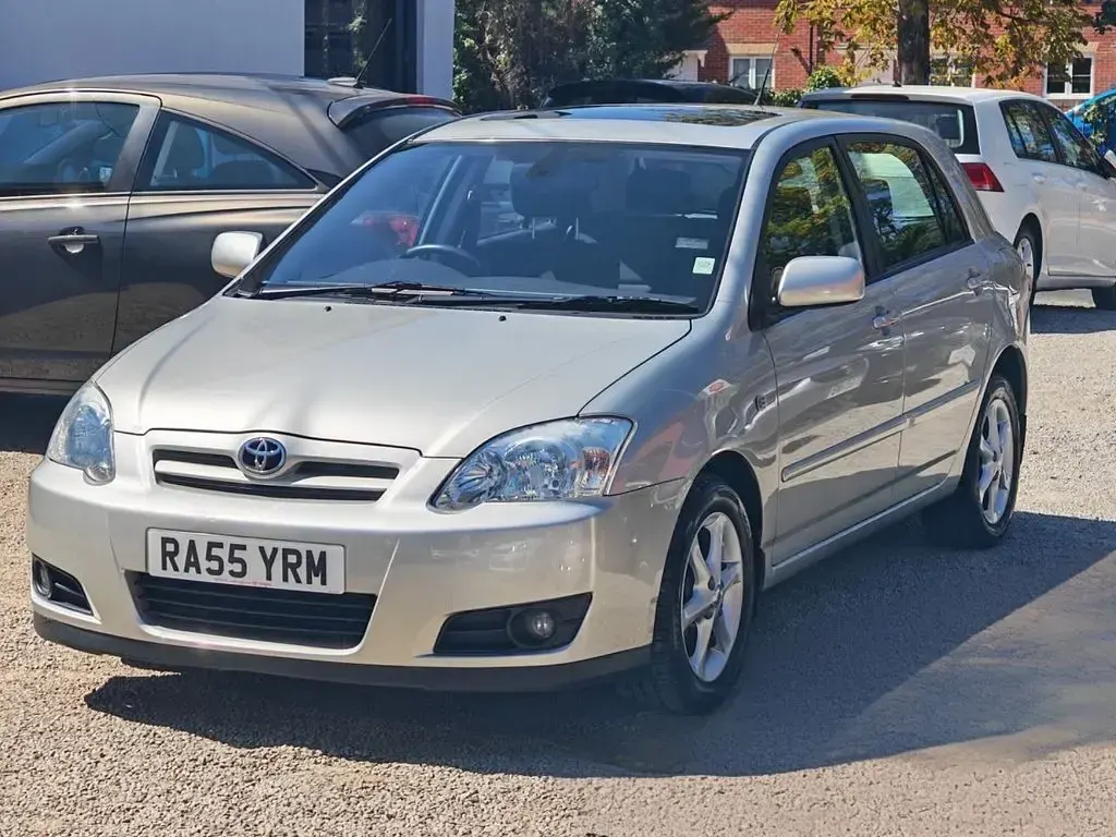 Used Toyota Corolla 110 HP (80 kW) 2005 Silver Hatchback