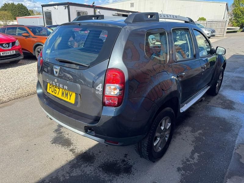 Begagnad Dacia Duster Lauréate 110 HK (80 kW) 2017 Grå SUV