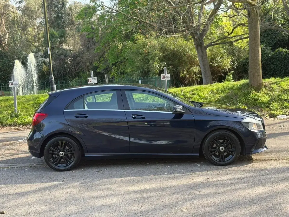 Używany Mercedes A180 SE 2017 Niebieski Hatchback