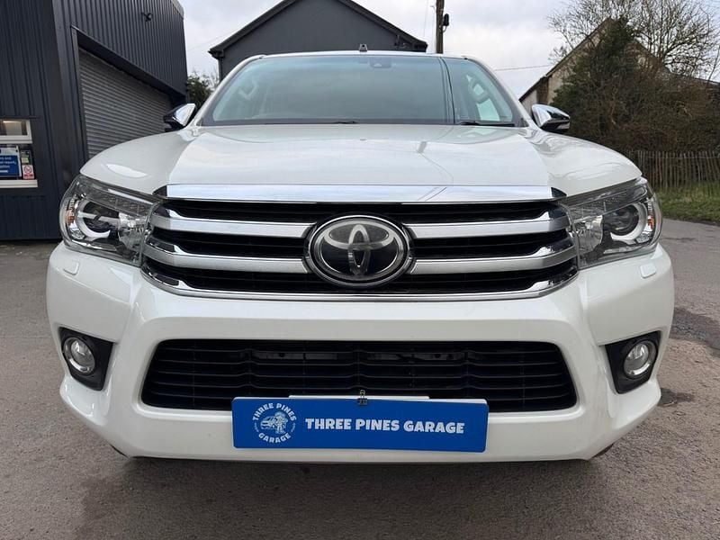 Used Toyota HiLux 2016 White Pickup