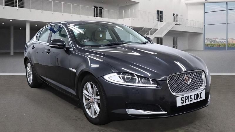 Usado Jaguar XF Luxury 163 HP (119 kW) 2015 Cinzento Sedan