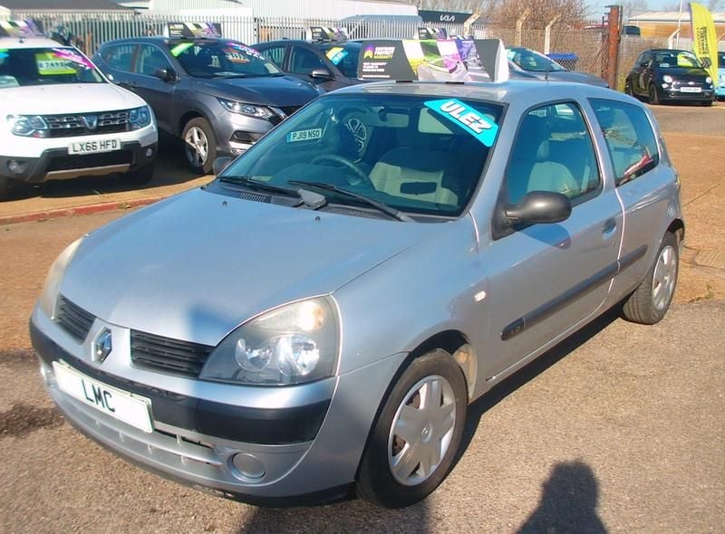 Used Renault Clio II Campus 60 HP (44 kW) 2006 Silver Hatchback