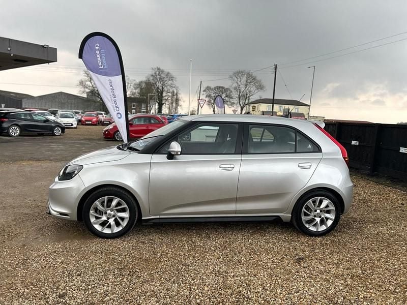 Usado MG MG3 106 HP (77 kW) 2018 Prateado Citadino