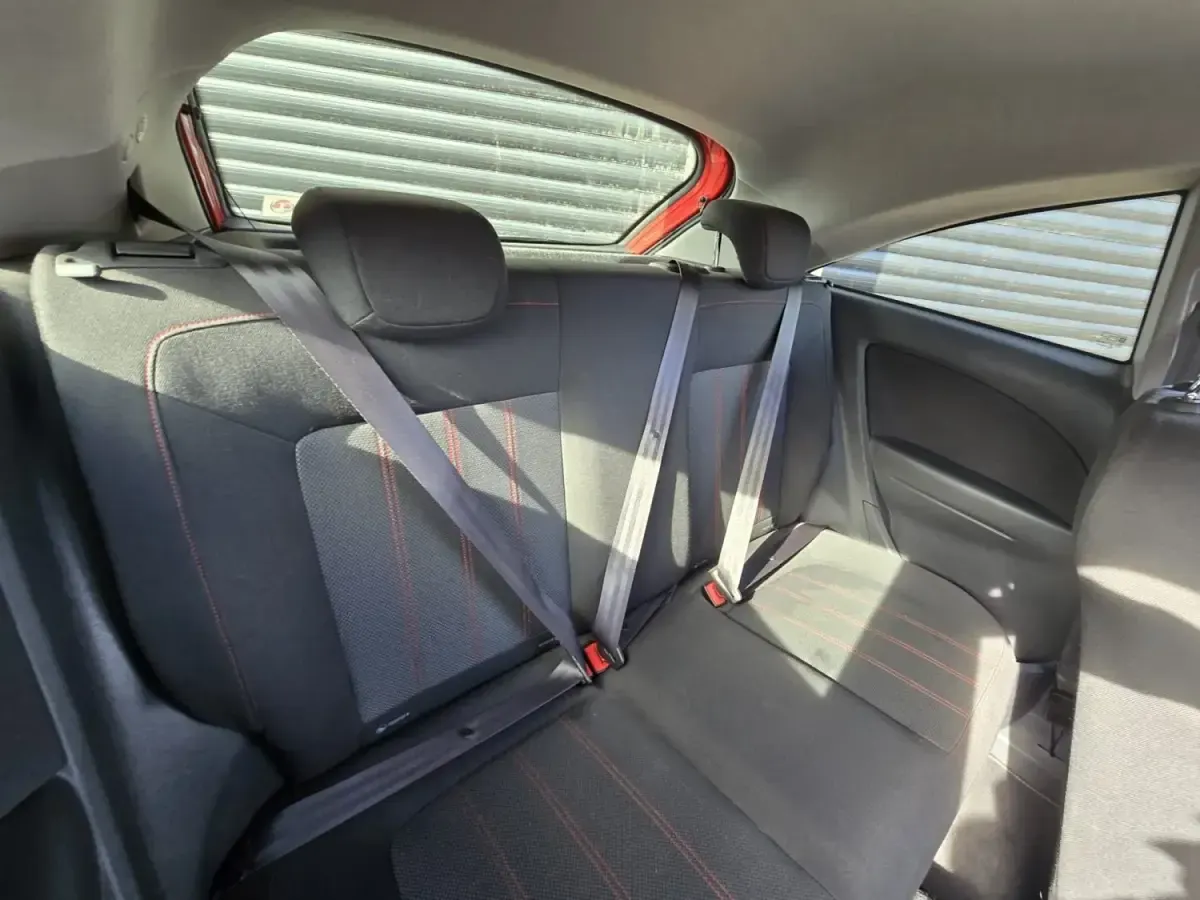 Używany Vauxhall Corsa Edition 2014 Czerwony Hatchback