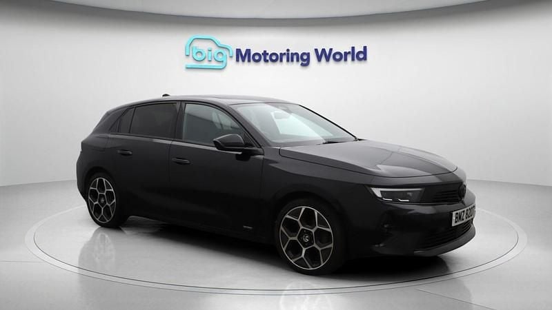 Black Used 2023 Vauxhall Astra Ultimate Hatchback | £16,200 (Good price) - Image 1/4