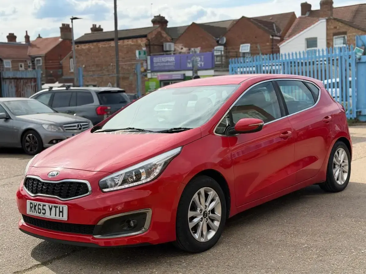 Used Kia Ceed 2015 Red Hatchback