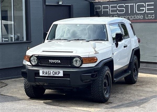 Black white roof with anthracite trim Used 2011 Toyota FJ Cruiser SUV | £24,950 - Image 1/1