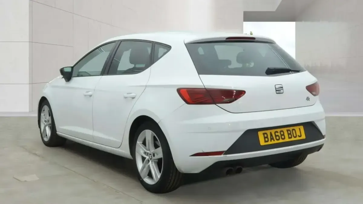 Used Seat Leon FR 187 HP (137 kW) 2019 White Hatchback