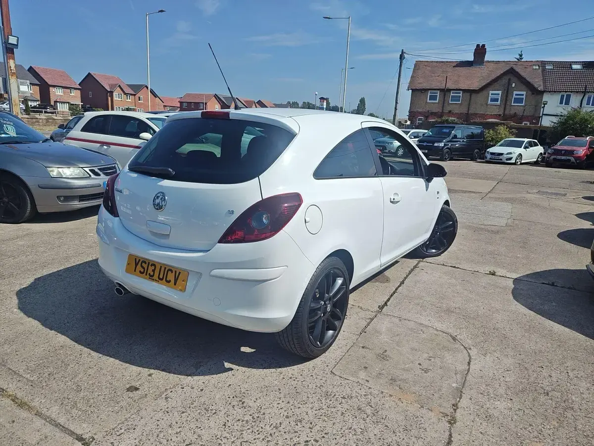 Used Vauxhall Corsa 2013 White Hatchback