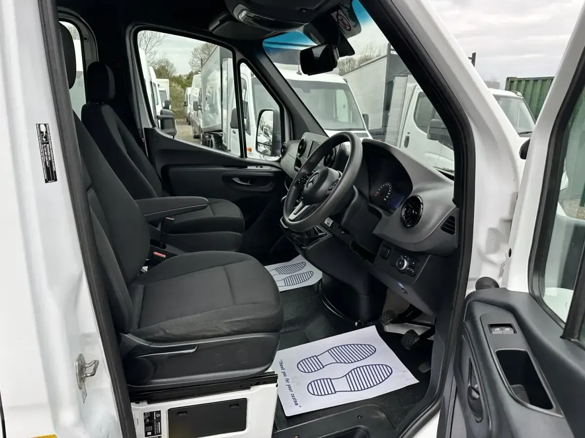 Usado Mercedes Sprinter 150 HP (110 kW) 2023 Branco Van