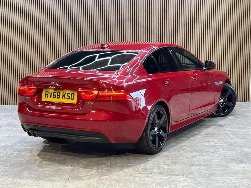 Used Jaguar XE R-Sport 180 HP (132 kW) 2018 Red Sedan