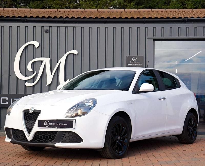 White Used 2018 Alfa Romeo Giulietta Hatchback | £7,290 (Good price) - Image 1/4