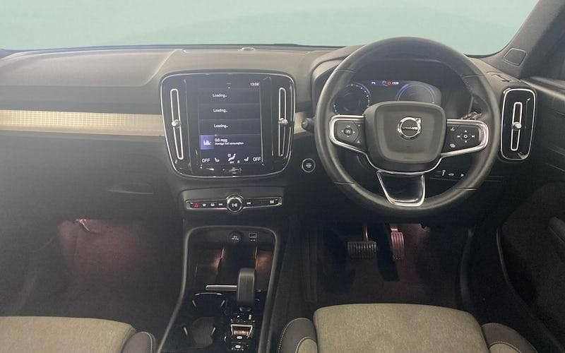 Begagnad Volvo XC40 Plus 211 HK (155 kW) 2022 Svart SUV