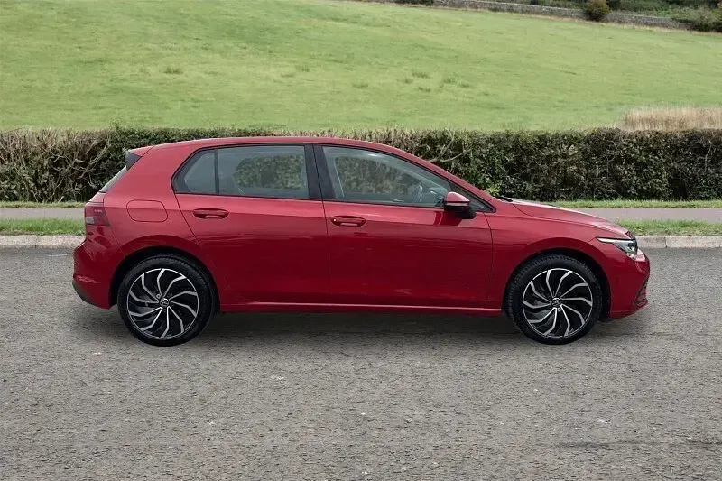 Used VW Golf VIII Life 110 HP (80 kW) 2022 Red Hatchback